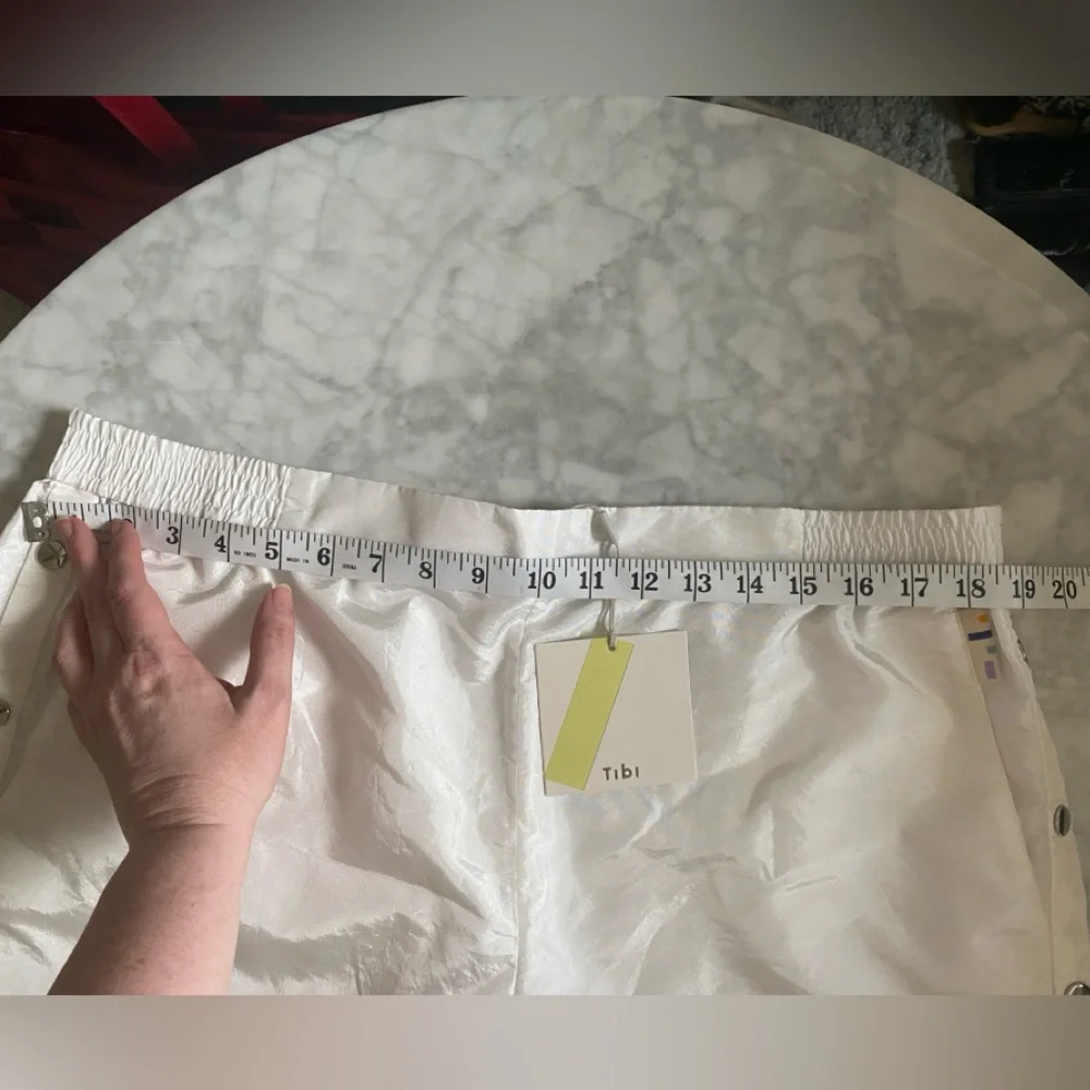 NWT Tibi Crispy Nylon Shorts with Snaps size XL - Picture 5 of 8